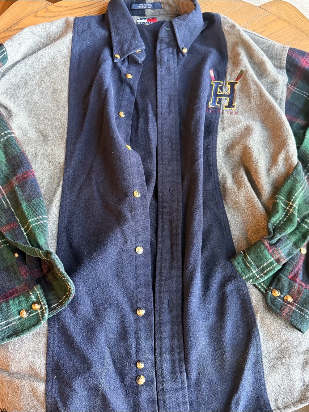 Tommy Hilfiger Vintage button up men’s size Large